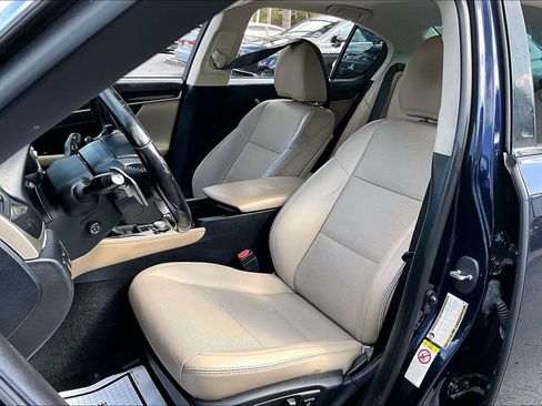 Used 2016 Lexus GS 200t image 19