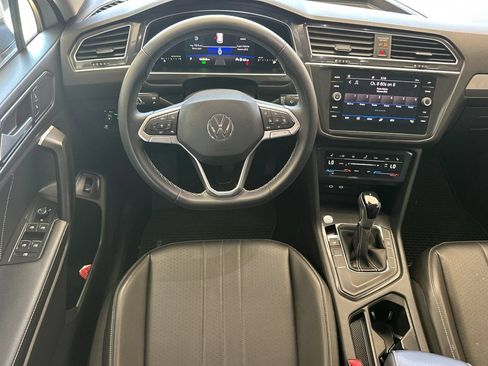 Used 2022 Volkswagen Tiguan SE FWD image 14