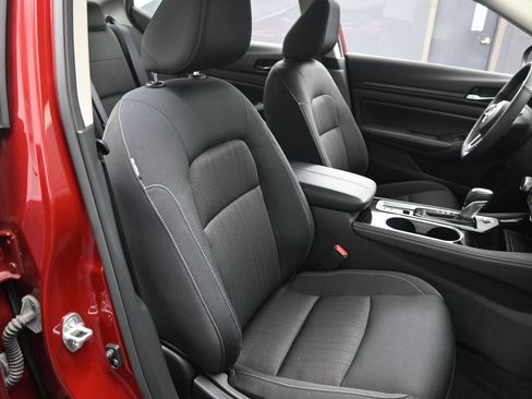 Certified 2024 Nissan Altima 2.5 SV w/ SV Premium Package FWD image 14