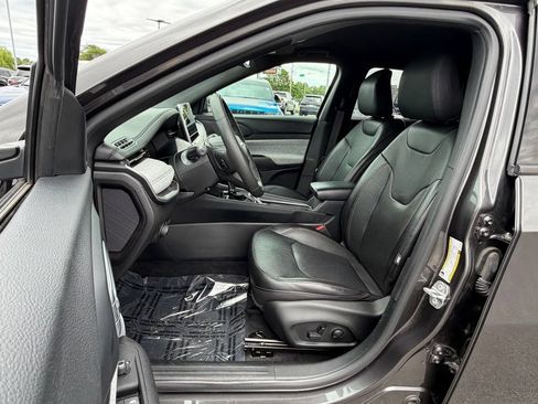 Used 2023 Jeep Compass Latitude AWD/4WD image 12
