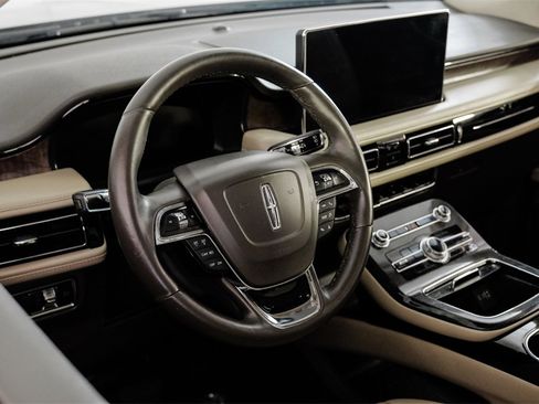 Used 2023 Lincoln Nautilus Reserve image 15