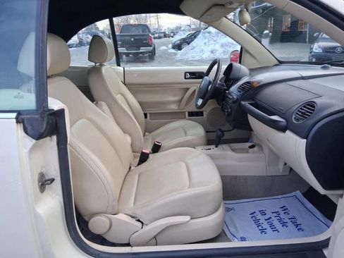 Used 2008 Volkswagen Beetle S w/ Cold Weather Pkg image 11