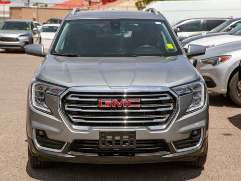 Used 2024 GMC Terrain SLT AWD/4WD image 3