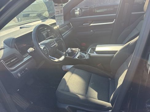 Used 2025 GMC Terrain Elevation w/ Technology Package II FWD image 3