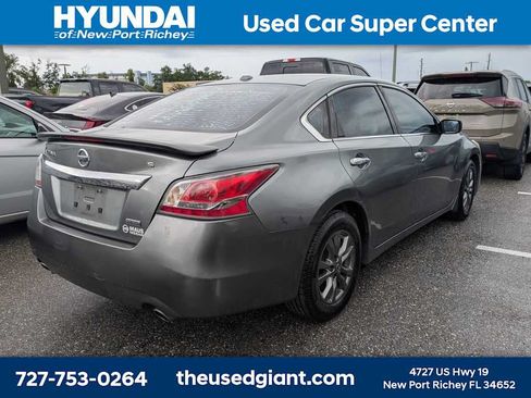 Used 2015 Nissan Altima 2.5 S w/ Special Edition Package FWD image 2