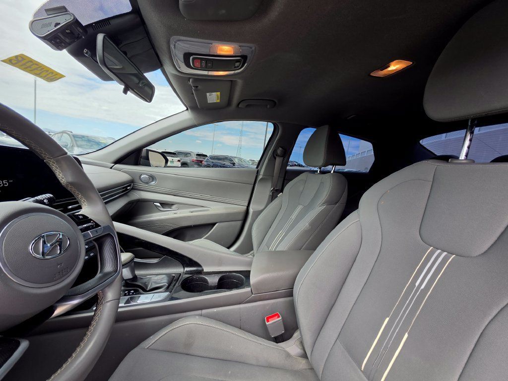 Used 2023 Hyundai Elantra SEL w/ Convenience Package FWD image 14