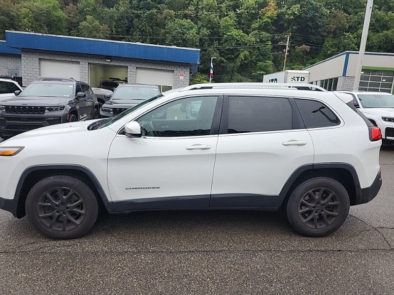 Used 2016 Jeep Cherokee Latitude w/ Cold Weather Group AWD/4WD image 4