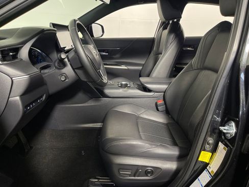 Certified 2022 Toyota Venza Limited AWD/4WD image 12