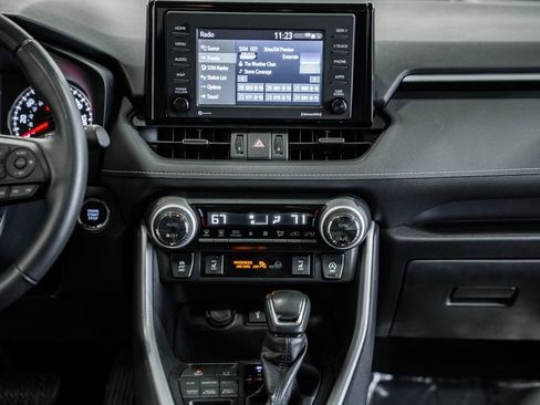 Used 2020 Toyota RAV4 XLE Premium image 21