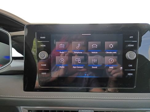 New 2025 Volkswagen Taos SE image 24