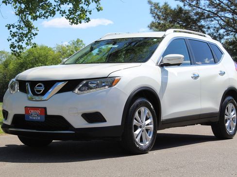 Used 2015 Nissan Rogue SV w/ SV Premium Package image 3