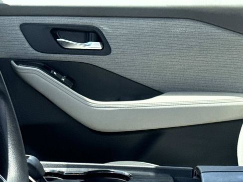 Certified 2023 Nissan Rogue SV FWD image 21