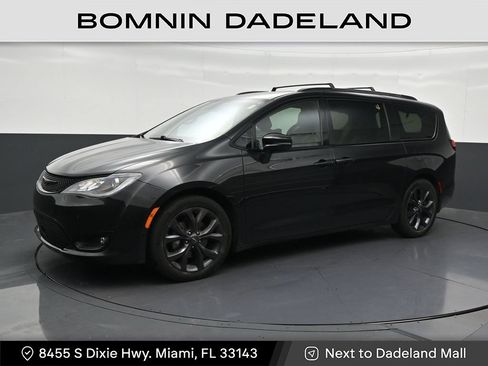 Used 2019 Chrysler Pacifica Limited w/ Advanced Safetytec Group FWD image 1