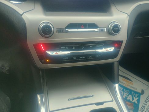 Certified 2023 Ford Explorer XLT w/ Equipment Group 202A image 28