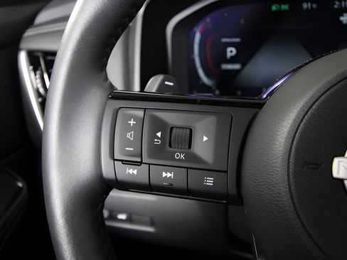Used 2024 Nissan Rogue SL FWD image 17