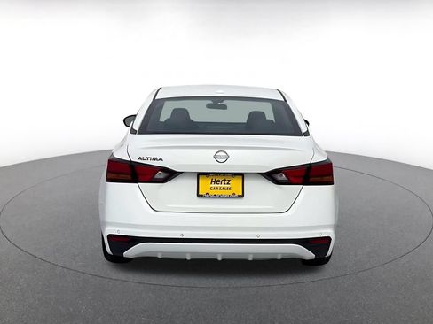Used 2025 Nissan Altima 2.5 SV FWD image 12