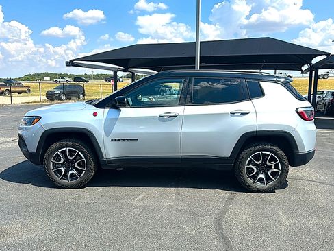 Used 2025 Jeep Compass Trailhawk AWD/4WD image 5