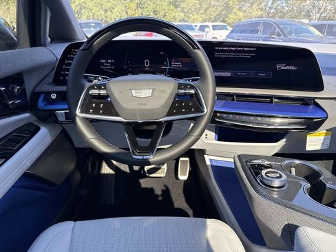 New 2026 Cadillac Optiq Luxury 2 image 17