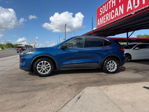 Used 2022 Ford Escape SE FWD image 3