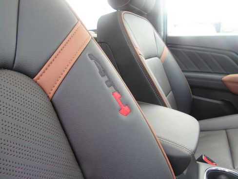 Used 2025 GMC Canyon AT4 w/ Technology Plus Package AWD/4WD image 19
