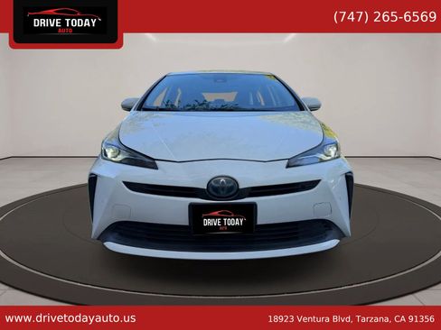 Used 2020 Toyota Prius LE FWD image 1