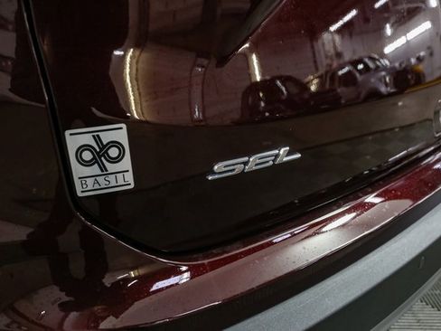 Used 2022 Ford Edge SEL w/ Convenience Package image 9