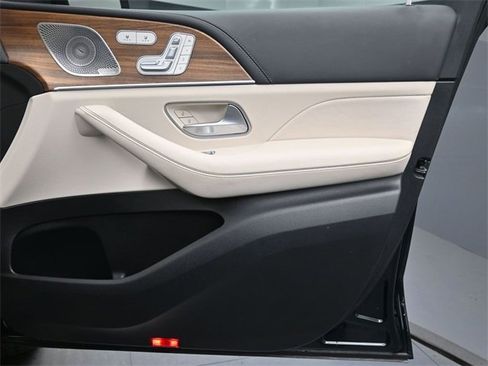 Used 2024 Mercedes-Benz GLS 63 AMG 4MATIC image 32