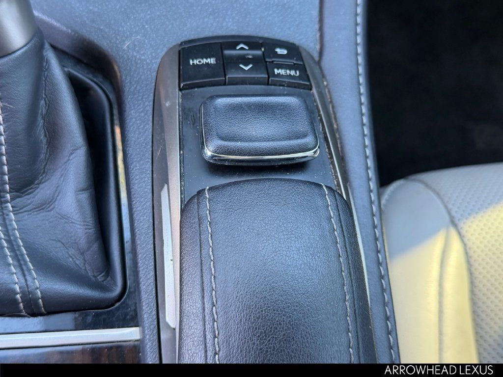 Used 2017 Lexus ES 350 w/ Ultra Luxury Package FWD image 32