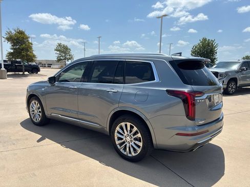 Used 2022 Cadillac XT6 Premium Luxury w/ Technology Package FWD image 3