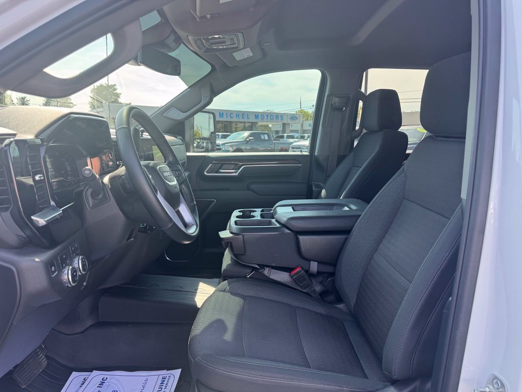 Used 2025 GMC Sierra 2500 SLE w/ SLE Value Package; AWD/4WD image 5