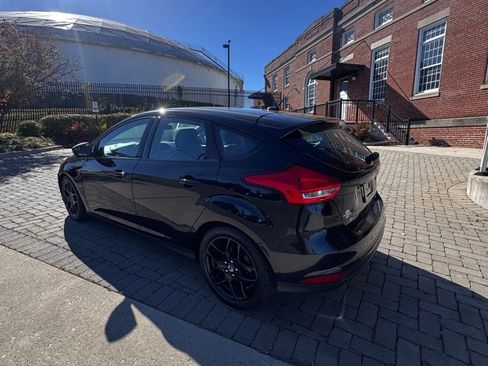 Used 2016 Ford Focus SE w/ Equipment Group 201A image 3
