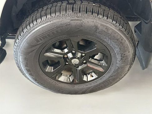 Used 2018 Toyota 4Runner SR5 Premium AWD/4WD image 30