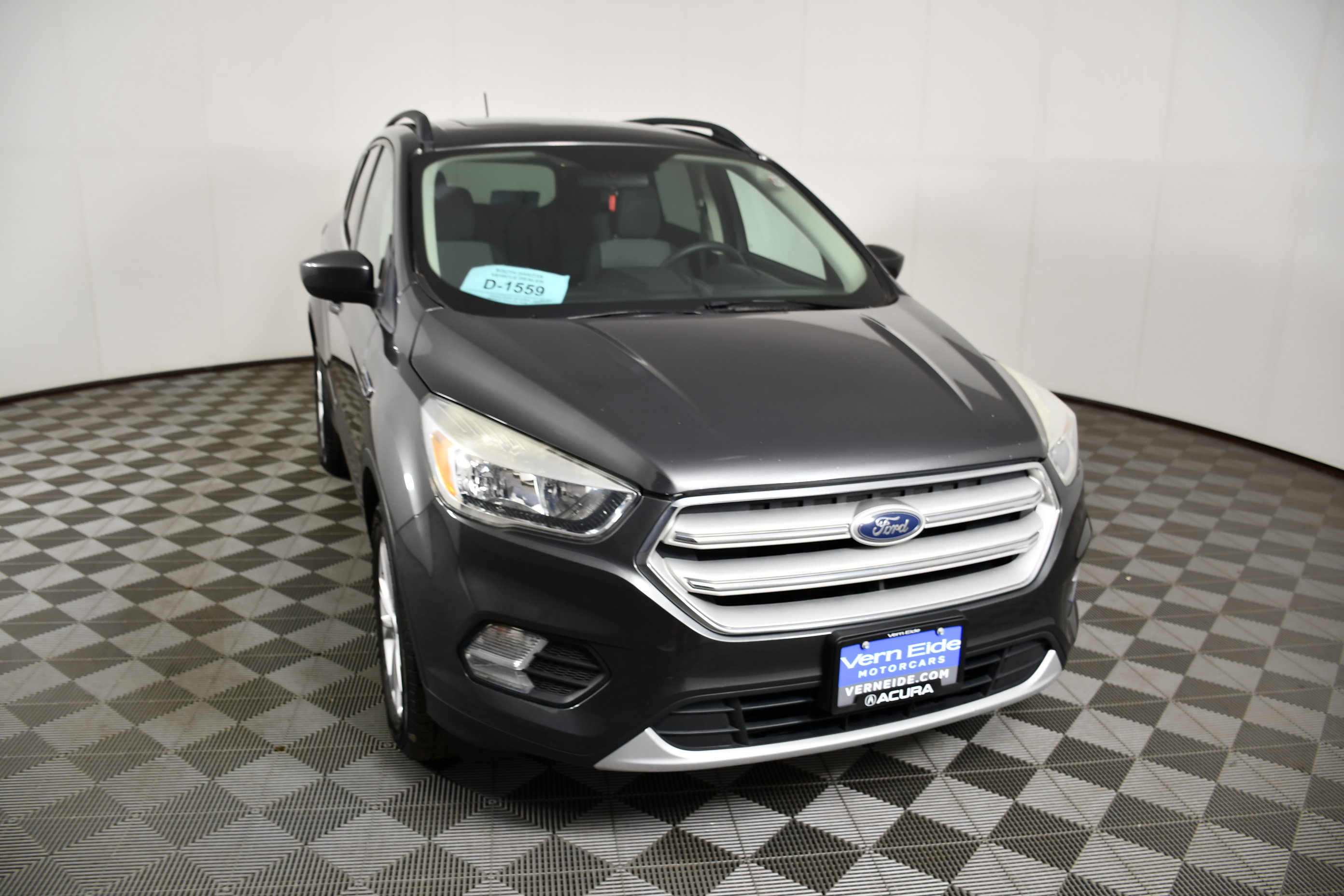 Used 2018 Ford Escape SE w/ SE Sync 3 Package AWD/4WD image 3