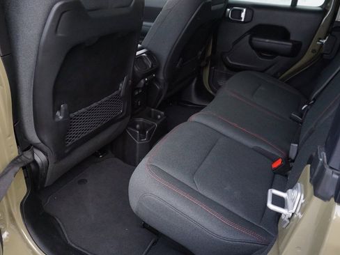 Used 2025 Jeep Wrangler Unlimited Rubicon image 29