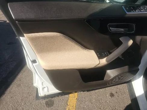 Used 2018 Jaguar F-PACE Prestige image 11