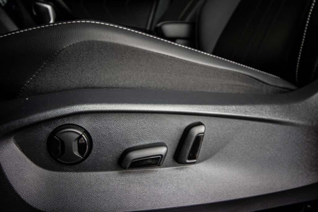 Certified 2024 Volkswagen Tiguan SE R-Line FWD image 23