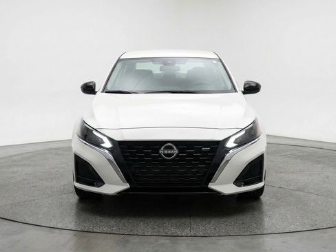 Used 2025 Nissan Altima 2.5 SV image 2