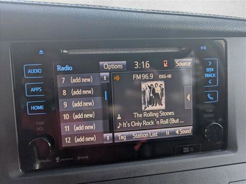 Used 2017 Toyota Sienna SE Premium image 13