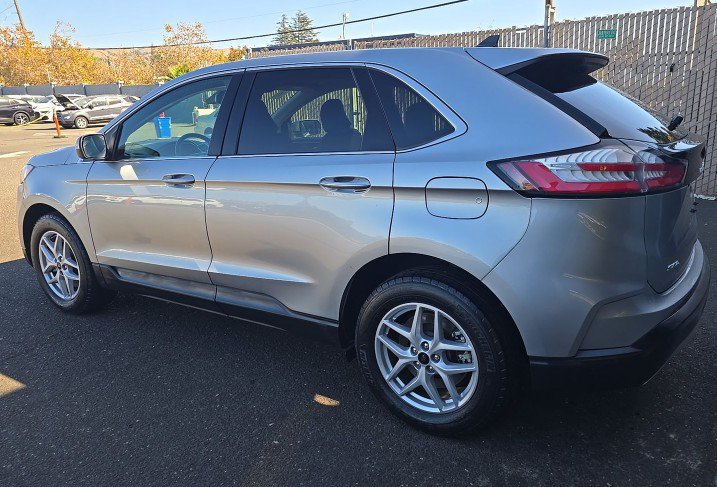 Used 2024 Ford Edge SEL w/ Cargo Accessory Package AWD/4WD image 3