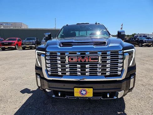 New 2025 GMC Sierra 2500 Denali w/ Denali Reserve Package image 8