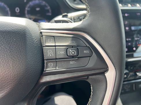Used 2024 Jeep Grand Cherokee Altitude AWD/4WD image 16