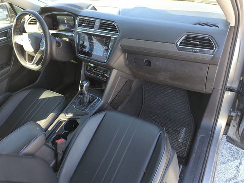 Used 2022 Volkswagen Tiguan SE image 18