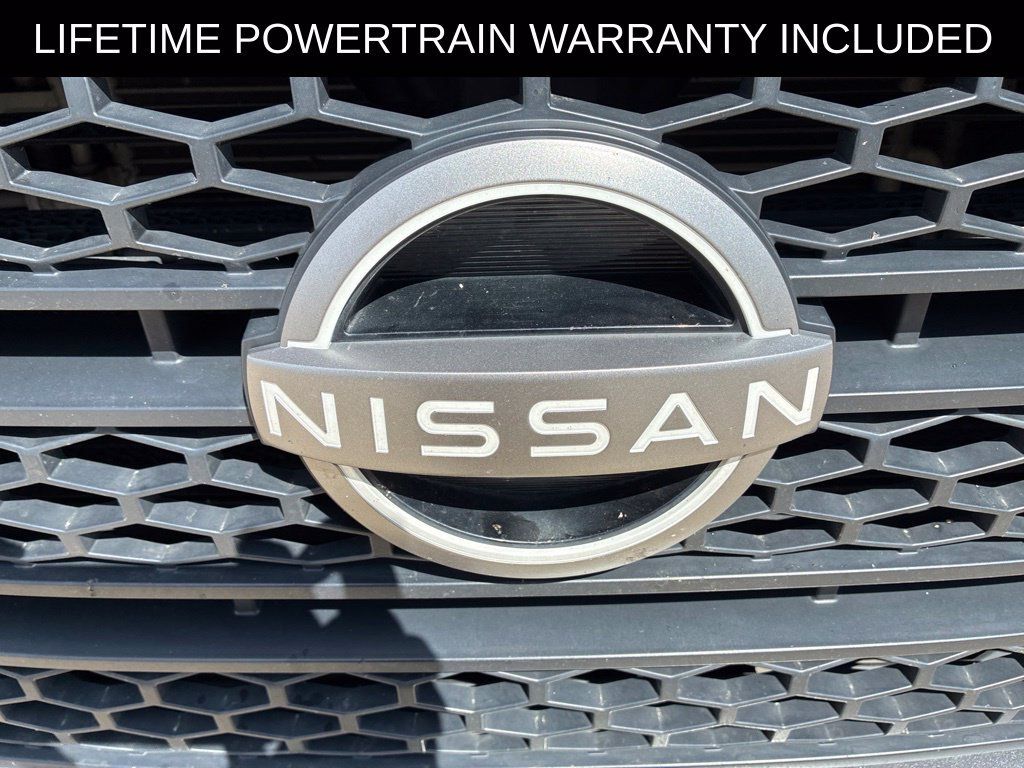 Used 2023 Nissan Titan SV w/ SV Convenience Package RWD image 3