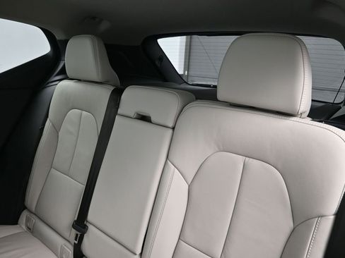 Used 2024 Volvo XC40 B5 Plus AWD/4WD image 6