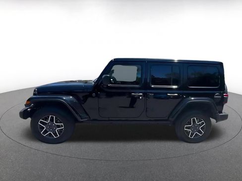 Used 2025 Jeep Wrangler Unlimited Sahara AWD/4WD image 9