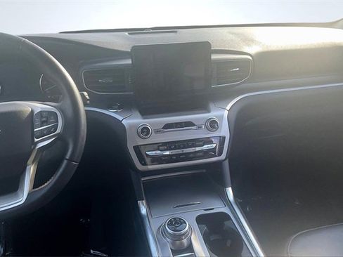 Certified 2021 Ford Explorer XLT w/ Equipment Group 202A image 6