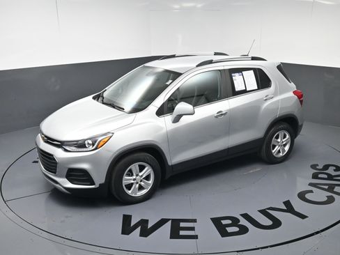 Used 2019 Chevrolet Trax LT w/ LT Convenience Package image 27