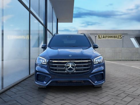 Used 2024 Mercedes-Benz GLS 450 4MATIC image 2