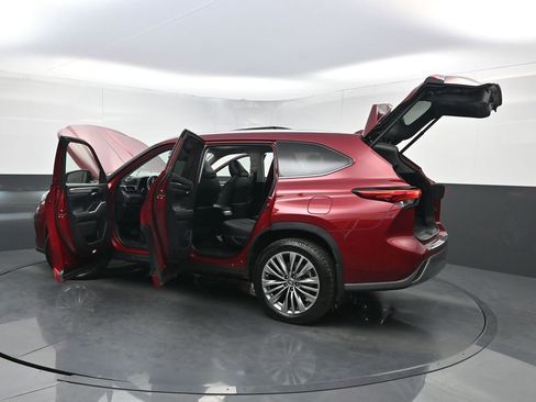 Used 2023 Toyota Highlander Platinum image 43