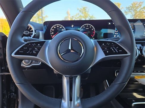 Used 2025 Mercedes-Benz CLA 250 4MATIC image 18